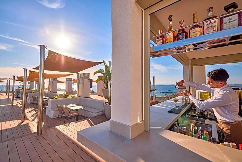 Universal Hotel Romantica
