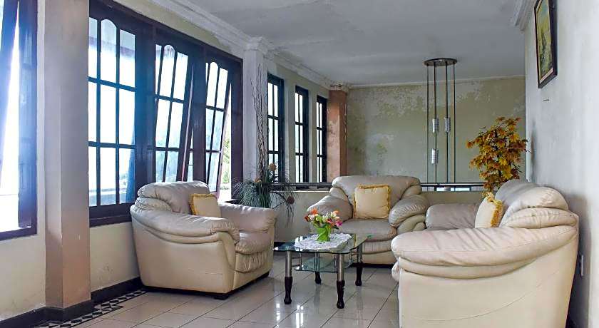 RedDoorz Plus @ Tirta Kencana Hotel