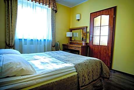 Apartment with Garden View