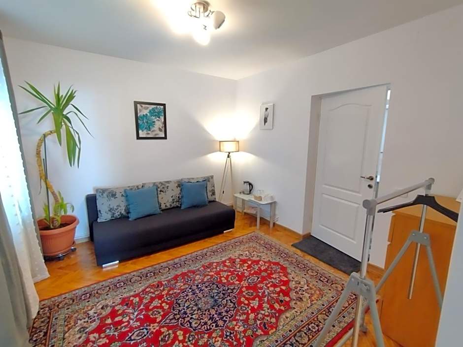 FRIENDS Studios - Central Station - Self check-in