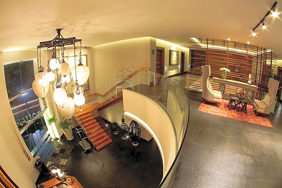 Square Small Luxury Hotel