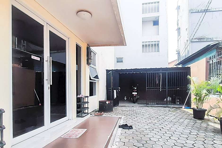 RedDoorz Syariah Near Transmart Mall Palembang
