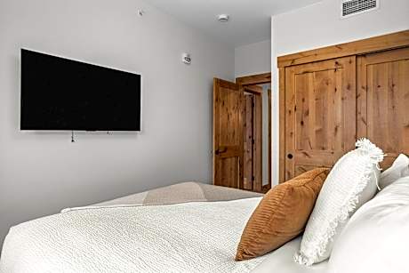 Apartment with Mountain View