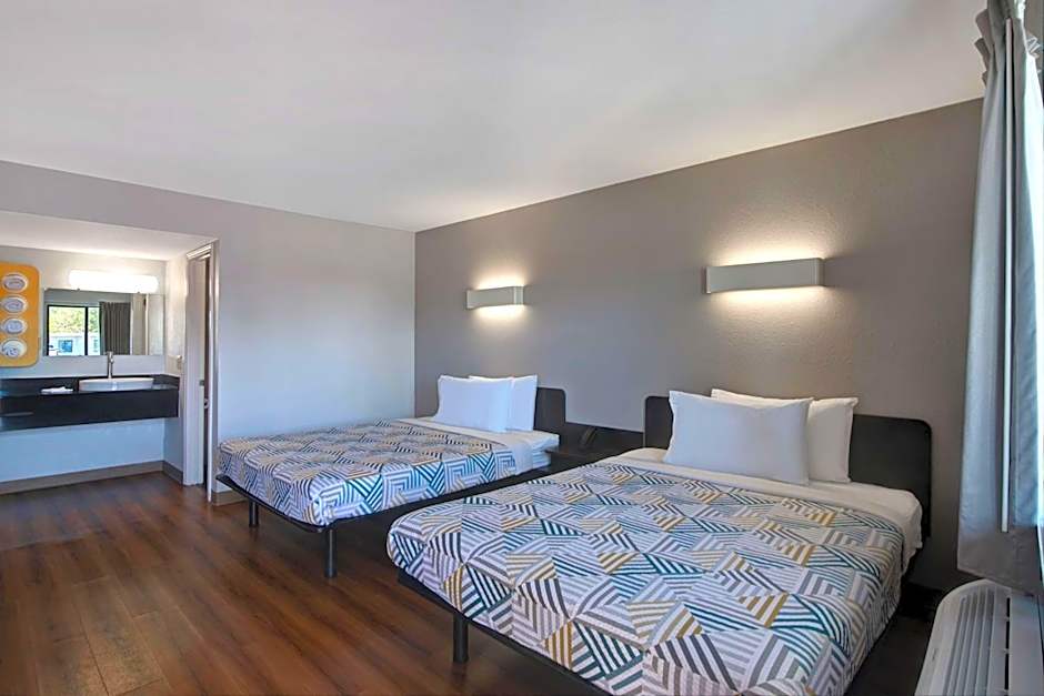 Motel 6-Sulphur Springs, TX