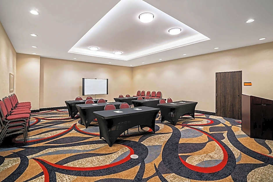 La Quinta Inn & Suites by Wyndham Tuscaloosa - McFarland