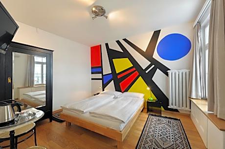 Economy Queen Room