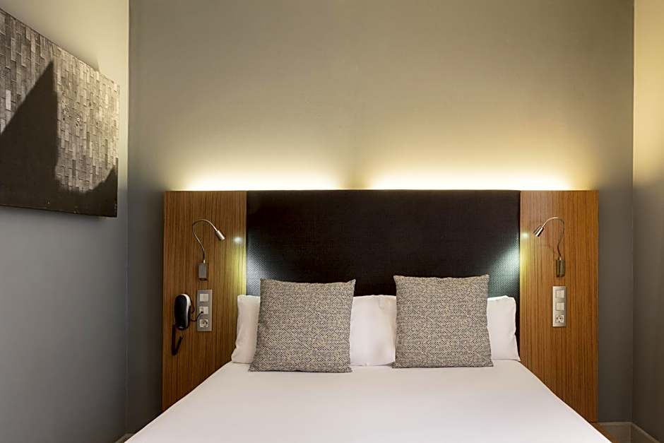 Petit Palace Tres Cruces