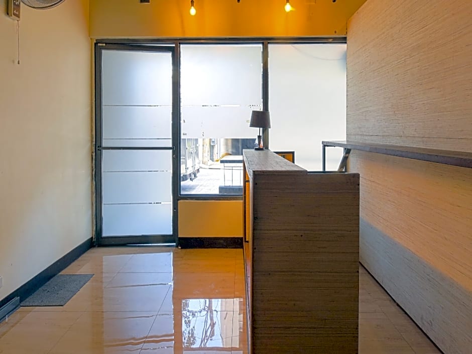 OYO 769 Poblacion Suites Polaris