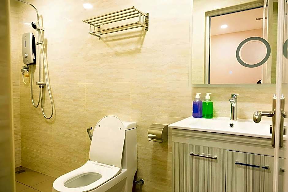 THE CROWN HOTEL @ KLIA 