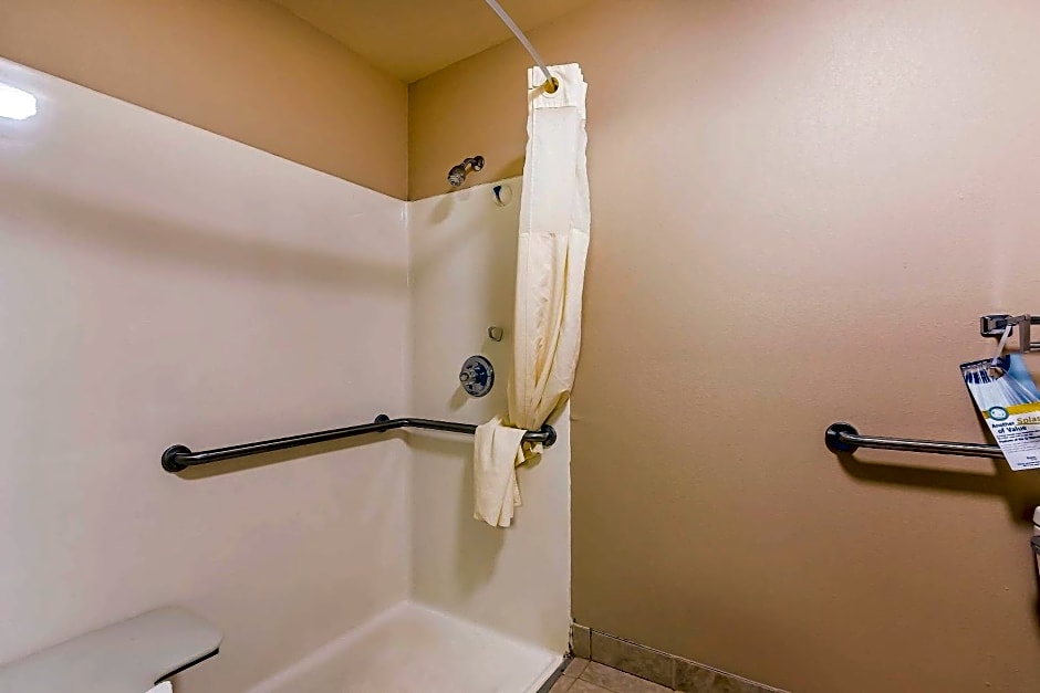Quality Inn & Suites Chesterfield Village