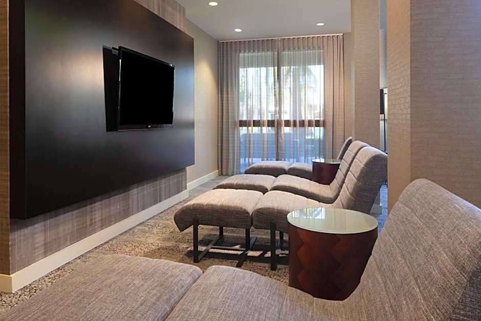 Courtyard by Marriott Oakland Airport