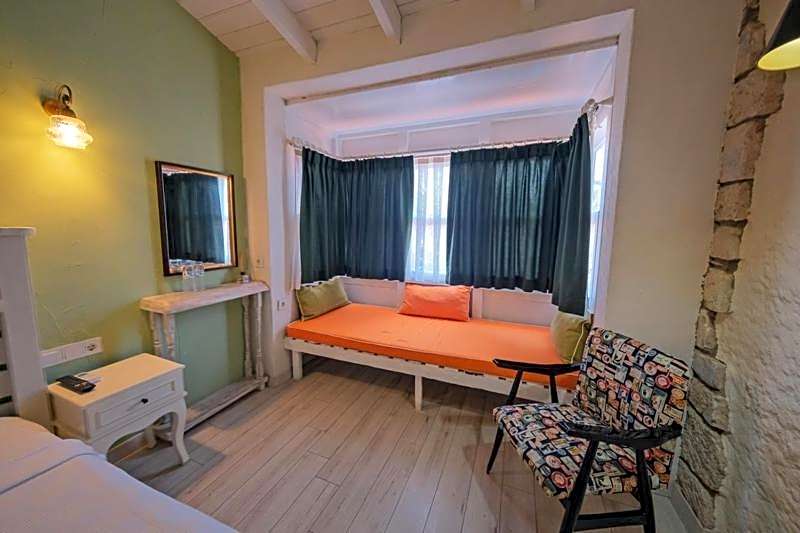 MorAnka Alaçatı