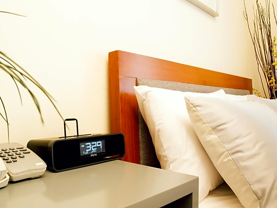 Midtown West Hotel