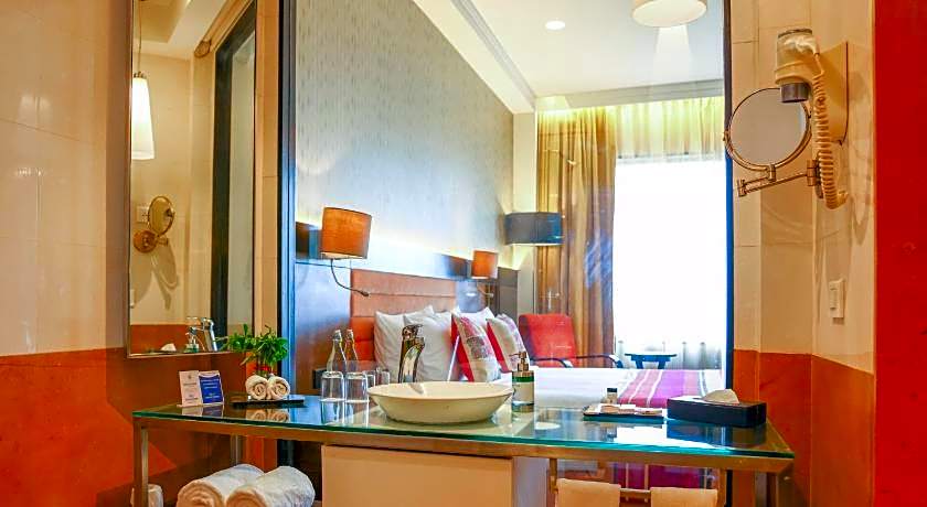 Balaji Sarovar Premiere