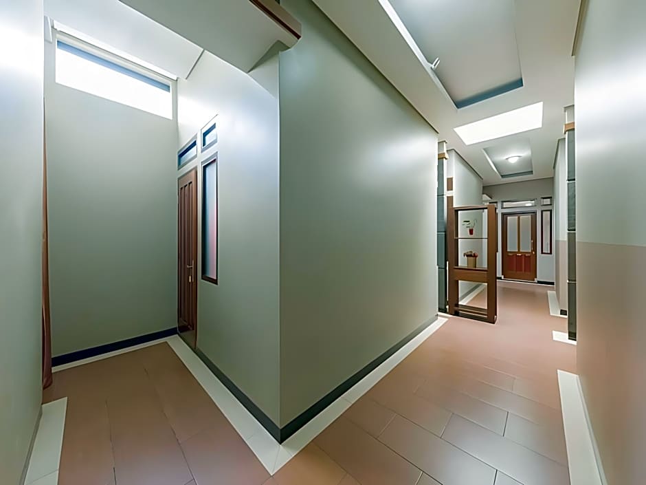 RedDoorz Syariah near Politeknik Negeri Bandung Campus – Bandung, KY