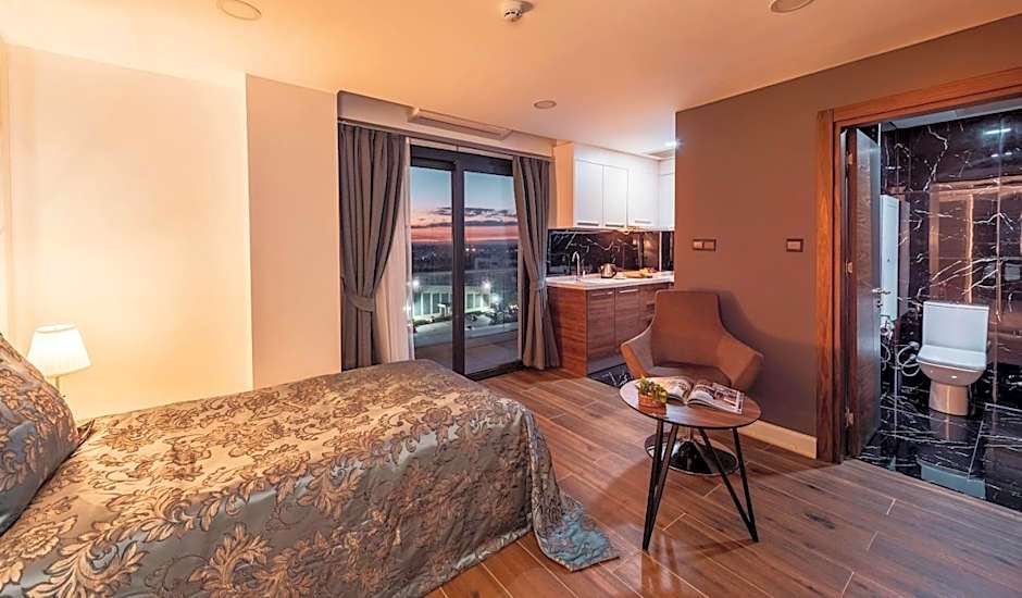 Novel Centre Point Hotel