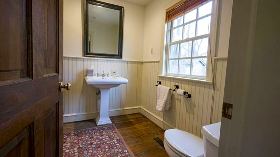 The Buck School Inn