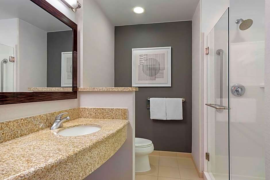 Courtyard by Marriott Long Beach Airport