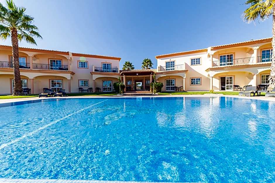 Atalaia Sol Aparthotel - tennis & heated pool in winter