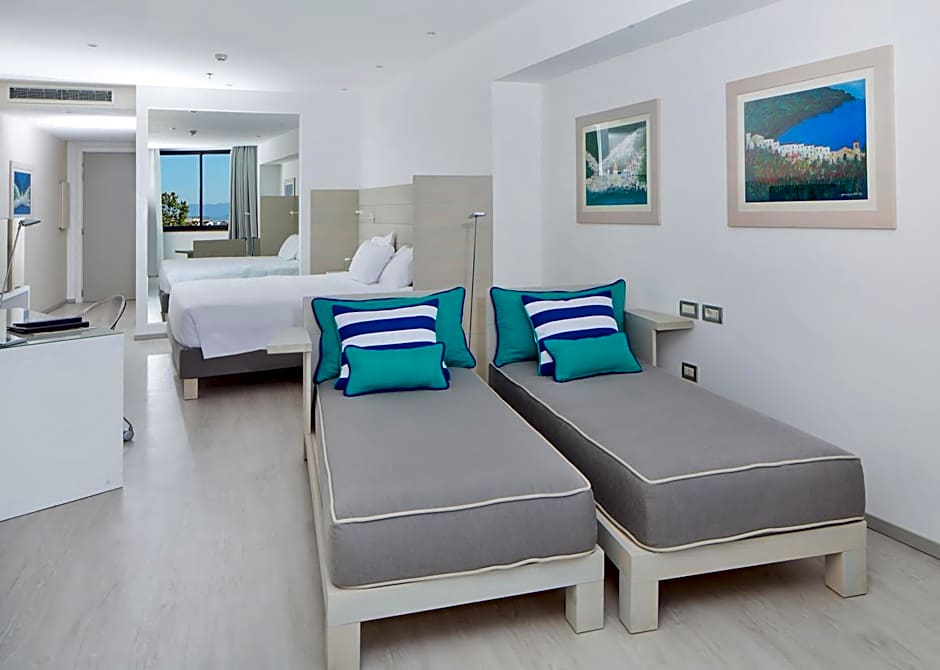 Photo 1 of 3 of Deluxe, Sea View