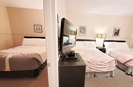 Suite with Three Double Beds