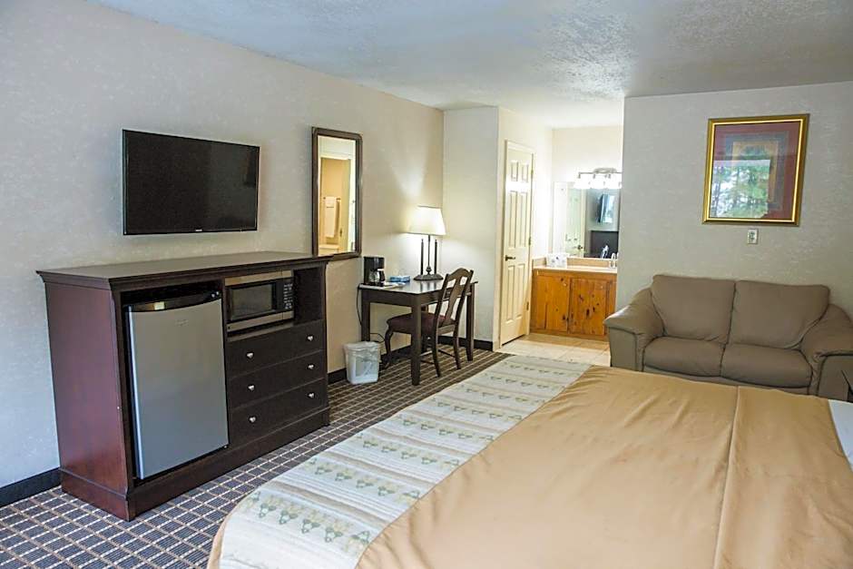 Photo 1 of 5 of 1 King Bed Guestroom, Nonsmoking