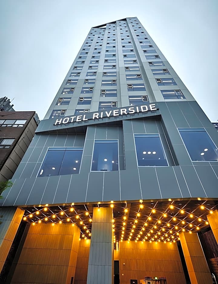 hotel riverside