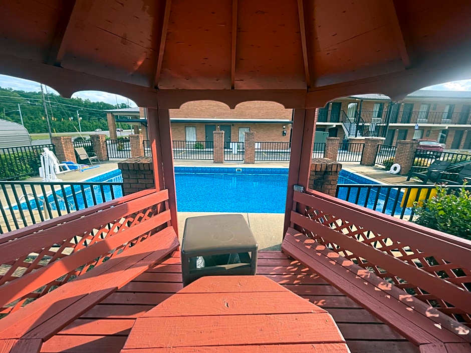 Royal Inn - Anniston