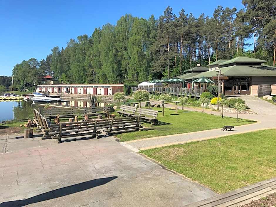 Domki Kaszuby - jezioro las i zoo w Szarlocie