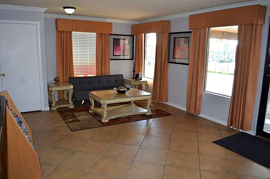 Hill Country Inn and Suite