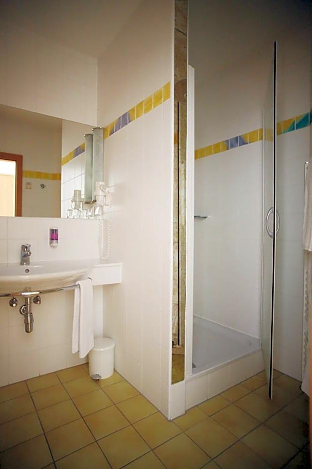 Photo 1 of 3 of Double Room