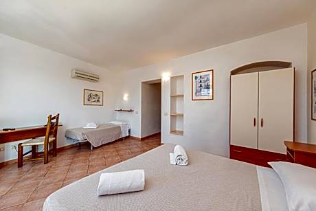 Classic Triple Room with Balcony