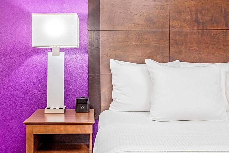 La Quinta Inn & Suites by Wyndham Lubbock West Medical Center