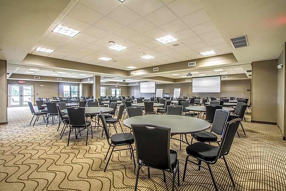 Comfort Suites Hotel and Conference Center