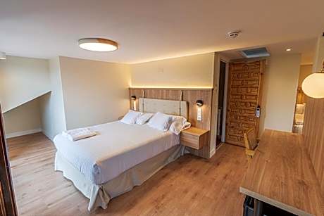 Quadruple Room with Private Bathroom