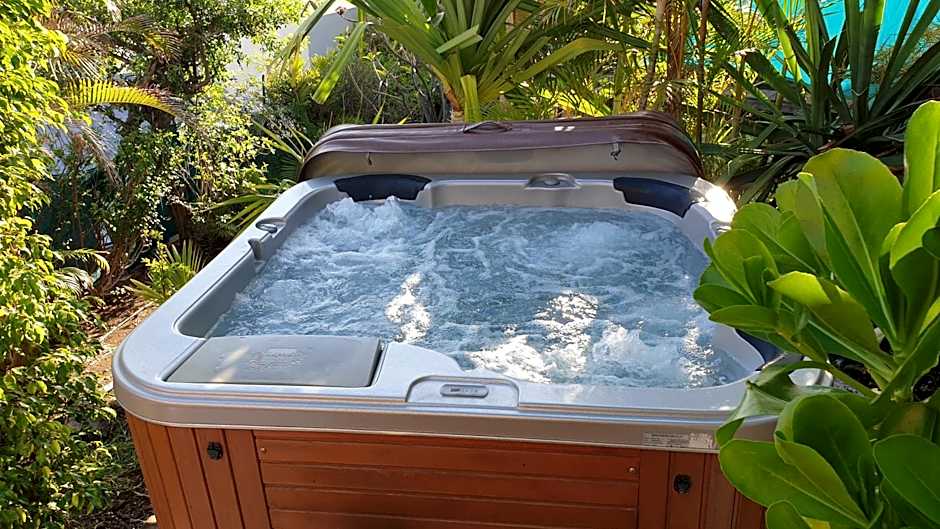 Poz Lagon - chambre d'hôtes - Bungalow pour 2 personnes - Jacuzzi privatif - petit déjeuner - Vue sur le lagon