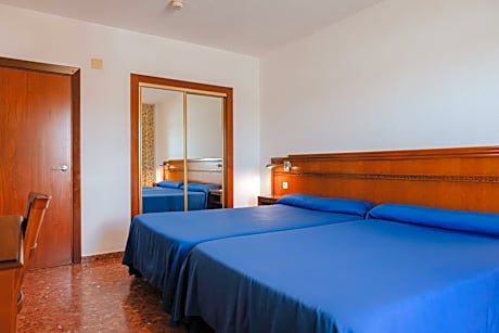 One-Bedroom Apartment with Lake View (5 Adults)