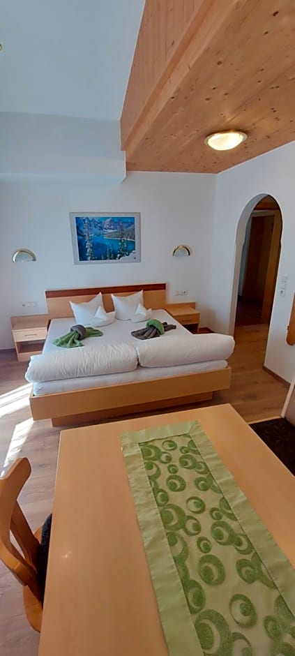 Hotel Garni Siegele - inklusive Silvretta-Card PREMIUM