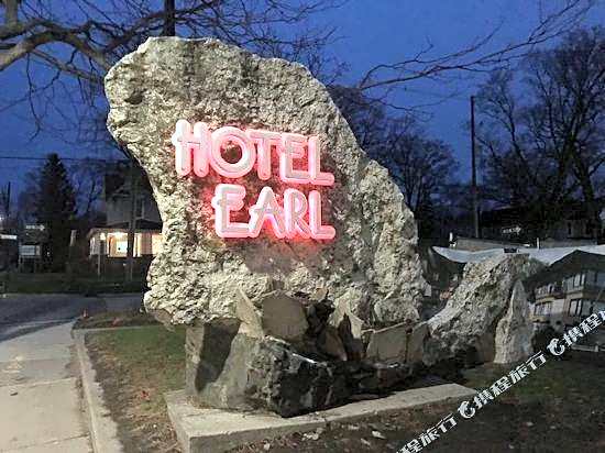 The Earl in Charlevoix