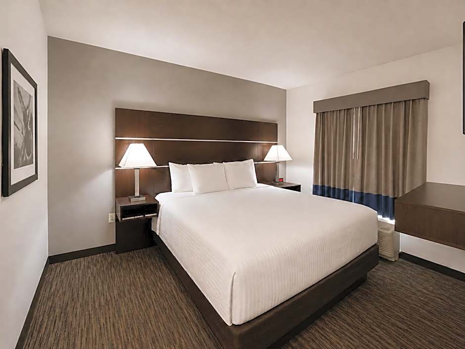 Atrium Hotel And Suites Dfw Airport