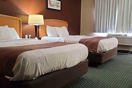 2 Queen Beds Mobility Accessible Room Bathtub W/ Grab Bars Non-Smoking