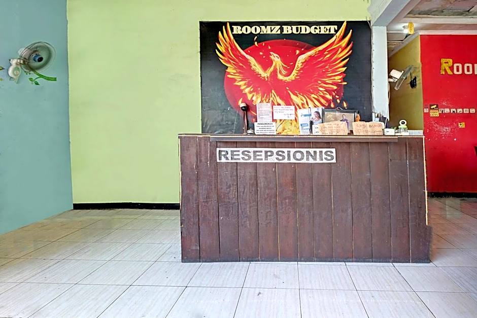 OYO Life 92877 Hotel Rainbow 7296