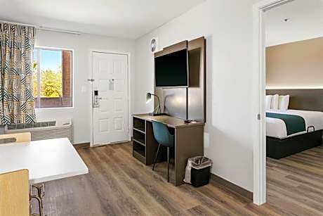 King Studio with Sofa Bed - Non-Smoking