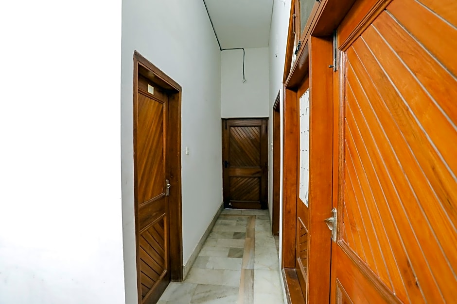 Fabexpress Prashansa Palace – Varanasi, VA