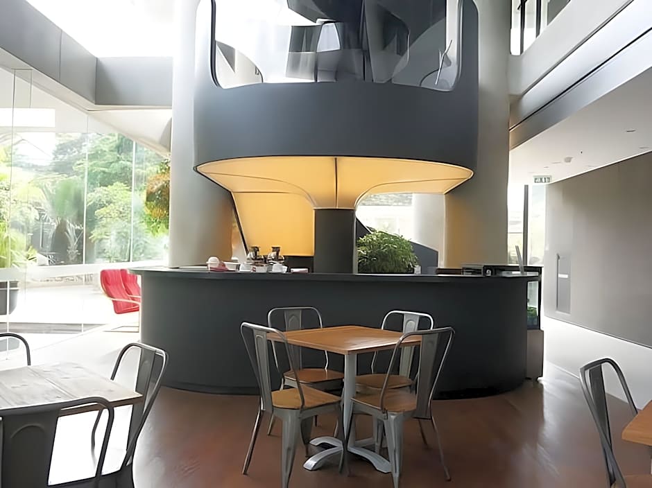 Ra Premiere Simatupang