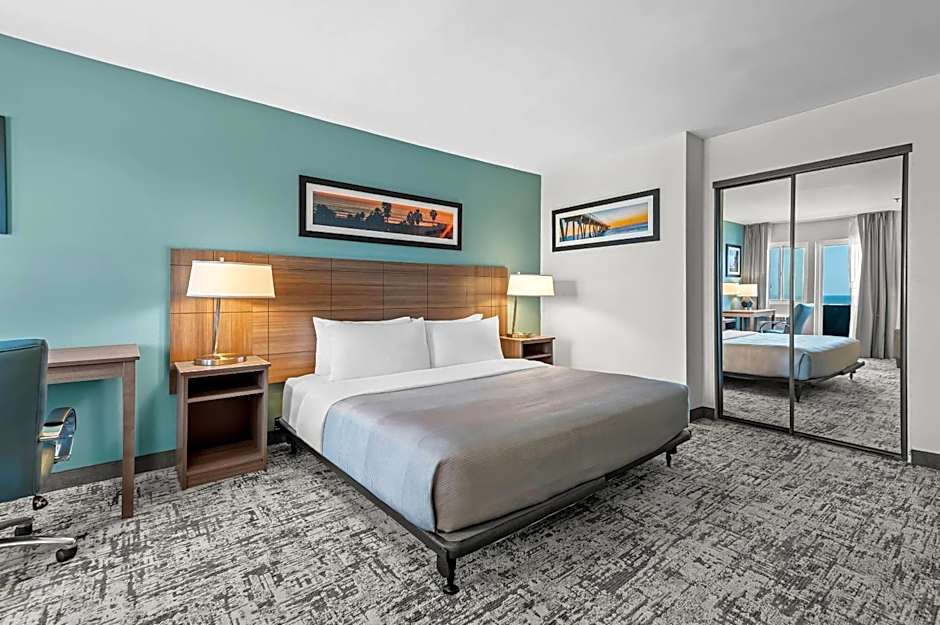 Photo 1 of 7 of 1 King Bed, Accessible