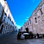 Leonis Restaurant & Rooms