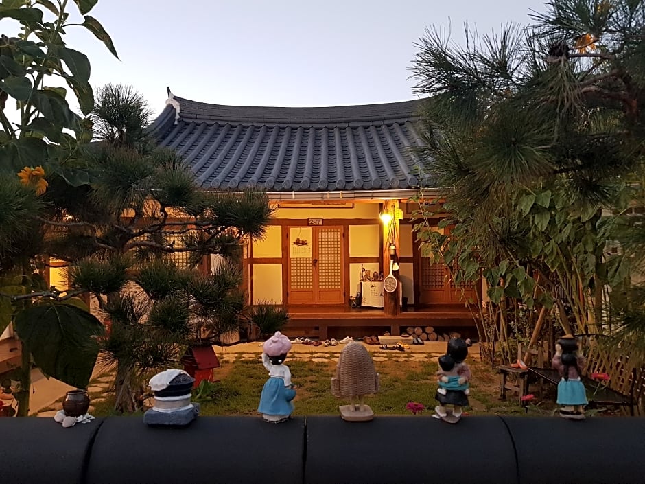 Hanulgiwa Hanok Stay