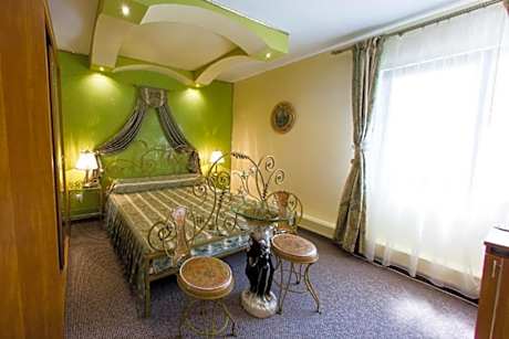 Queen Room