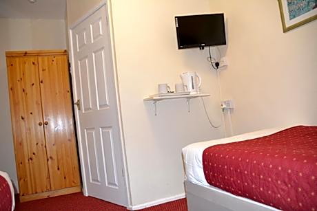 Twin Room with Private Bathroom